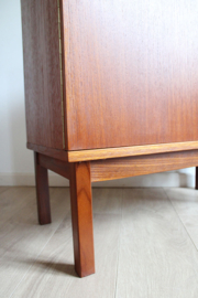 Houten mid century vintage kast. Retro design dressoirtje - teak