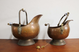 Grote antieke koperen kolenkit. Vintage bloempot / ketel met aardewerk handvat