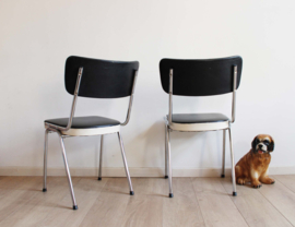 Set vintage diner stoelen met zwart skai leer. Retro stoeltjes