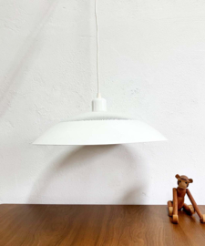 Wit metalen vintage hanglamp. Space Age stijl retro lamp.