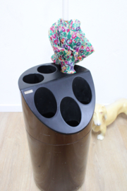 Bruine vintage Manade paraplubak. Retro Space Age parapluhouder