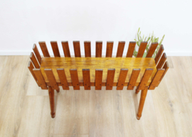 Houten vintage plantenbak. Mid-Century retro bloembak