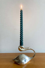 Zilverkleurige vintage kandelaar in de vorm van een zwaan