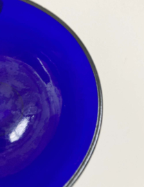 Blauw glazen vintage suikerpot in zilverkleurige houder met lepel.
