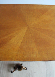 Houten vintage salontafel met dubbel blad. Retro design tafel / coffee table