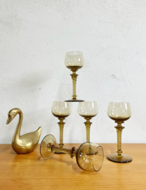Set van 5 vintage wijnglazen. Vijf amberkleurige glazen