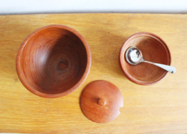 Set teakhouten schaaltjes met lepel. 2 vintage bakjes / kommetjes