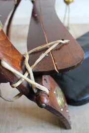 Vintage kamelenzadel kruk met lederen kussen. Houten Boho kameel  voetenbankje