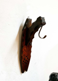 Houten brutalist wandkapstok. Vintage plantenhaak