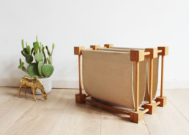 Houten vintage krantenbak. Retro lectuurbak / magazine holder
