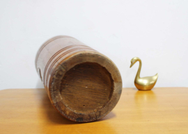 Unieke houten paraplubak met reliëf van een hert. Hoge Wabi Sabi pot