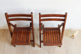 Set houten vintage kinder klapstoeltjes. Retro tuinstoel / campingstoel
