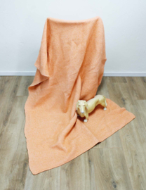 Wollen vintage sprei/ plaid. Zalmroze / oranje retro deken van wol.