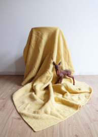 Gele wollen vintage deken. Eenpersoons retro sprei