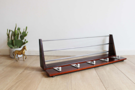Vintage kapstok van hout en metaal. Retro Mid Century design wandkapstok