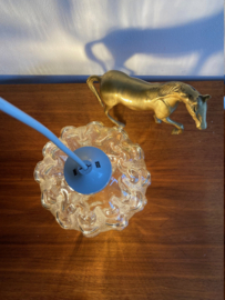 Klein vintage hanglampje van gebobbeld glas. Glazen retro lampje