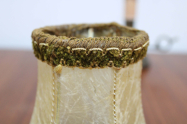 Goudkleurige tafellampje met creme kap. Vintage lamp