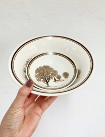 Twee aardewerk vintage schaaltjes met bomen. 2 retro kommetjes / borden