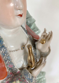 Groot Chinese porseleinen polychrome Guanyin. Vintage Kwan Yin beeld