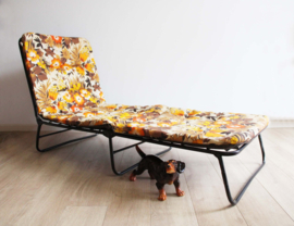 Set vintage stretchers met bloemen. Retro veldbed / opklapbed / logeerbed