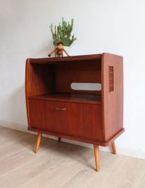 Houten vintage audiomeubel. Mid Century retro design kast / dressoir