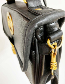 Zwarte Bulaggi Milano schoudertas, goudkleurige details. Handtas / crossbody