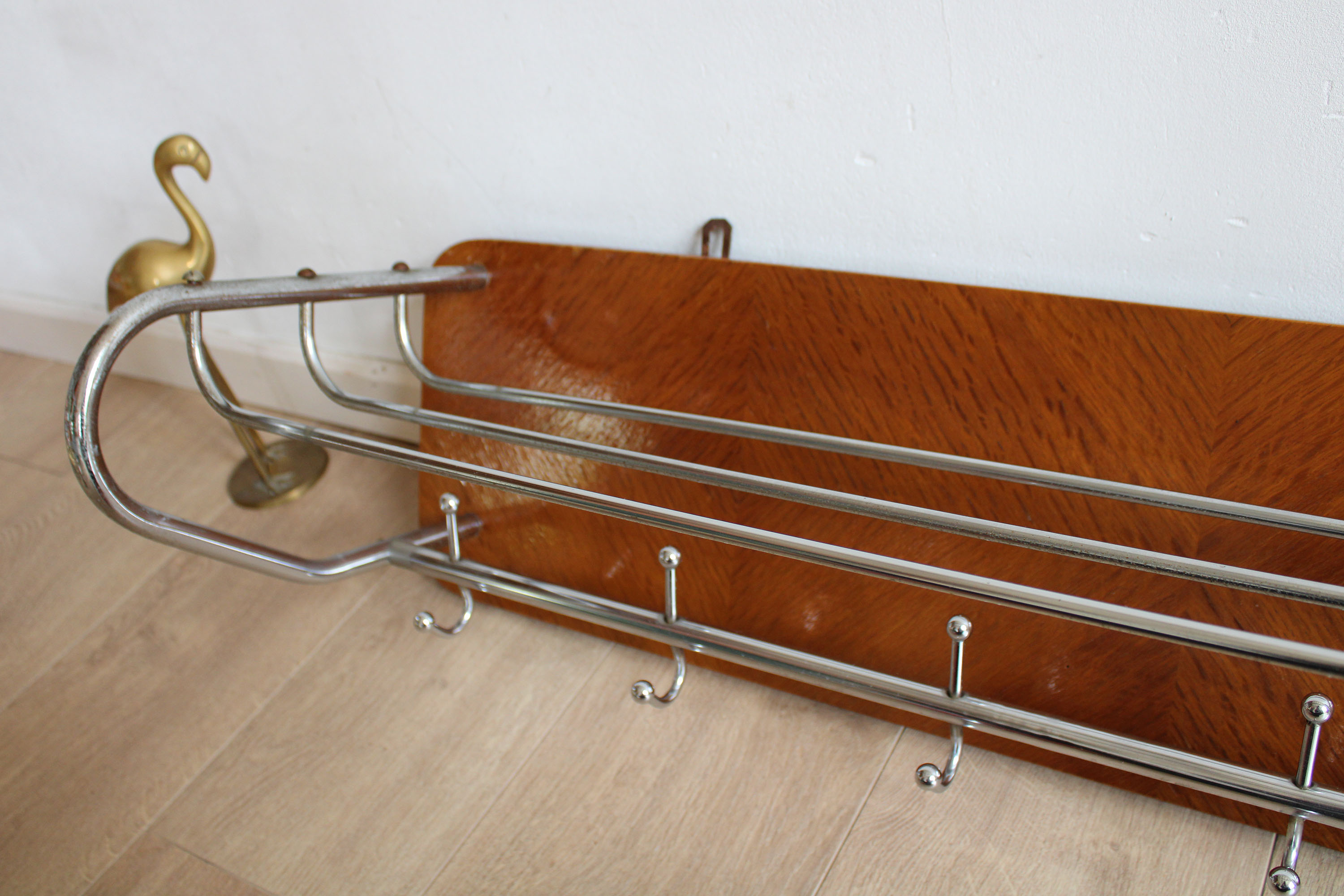 Royale vintage kapstokmet hoedenplank. Retro wandkapstok