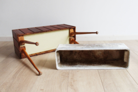 Houten vintage plantenbak. Mid-Century retro bloembak