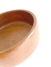 Houten vintage schaal. Ronde teakhouten saladeschaal / retro kom