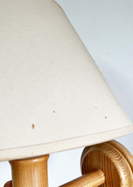 Houten vintage wandlamp met kap. Retro Wabi Sabi lampje