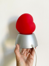 Klein hart vormig tafellampje. Vintage lamp van IKEA - retro design