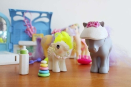 Vintage My little Pony paardensalon - Pretty Parlor. Retro stal met pony's