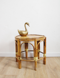 Vintage plantentafel van bamboe. Rotan retro Boho krukje