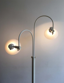 Witte vintage vloerlamp - P.J.Copini? Retro design lamp met 2 glazen kappen.