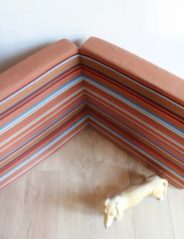 Vintage logeermatras. Opvouwbaar retro matras / speelkussen