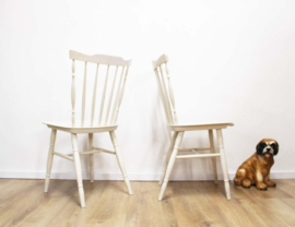 Set van 6 vintage spijlenstoelen. Houten witte retro stoelen