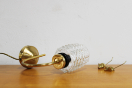 Goudkleurig vintage wandlampje met glazen kap. Hollywood Regency stijl  lamp