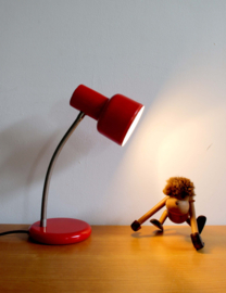 Rode retro bureaulamp. Vintage lampje met buigbare poot