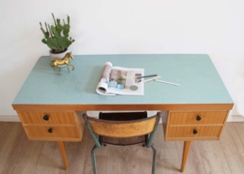 Houten vintage bureau van EKA. Retro design desk met blauw blad.
