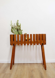 Houten vintage plantenbak. Mid-Century retro bloembak