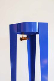 Blauwe design kapstok - Chase G - Michiel van der Kley voor Van Esch.