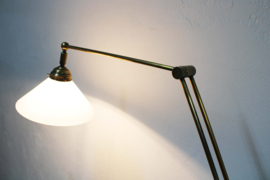Hollywood Regency lamp met witte kap. Gouden vintage vloerlamp