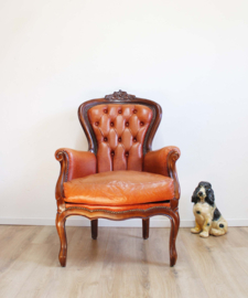 Vintage Chesterfield - look fauteuil. Houten vintage Queen Ann / Barok stoel