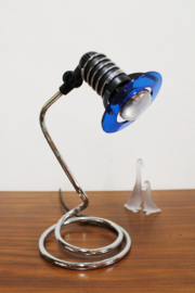 Blauwe vintage spiraallamp - Esto. Retro Memphis stijl lamp, jaren 80