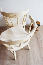 Set robuuste vintage cafestoelen. Houten retro stoelen