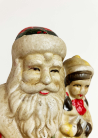 Vintage kerstmannen beeldje met kinderen. Keramieken retro Santa Clause