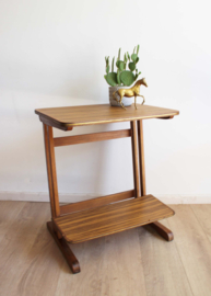 Houten vintage side table. Retro design bijzet/planten tafel