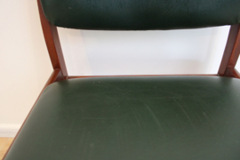 Houten vintage stoel met groen skai leer. Mid Century eetkamerstoel