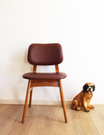 Houten vintage stoel met skai leer. Mid Century design eetkamerstoel