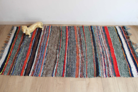 Gestreept vintage voddenkleed. Kleurrijk geweven tapijt, Zweeds?